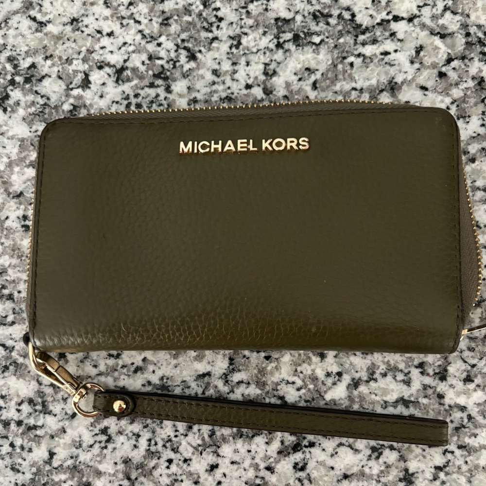 COPY - Michael Kors Backpack and Wallet - Picture 4 of 6